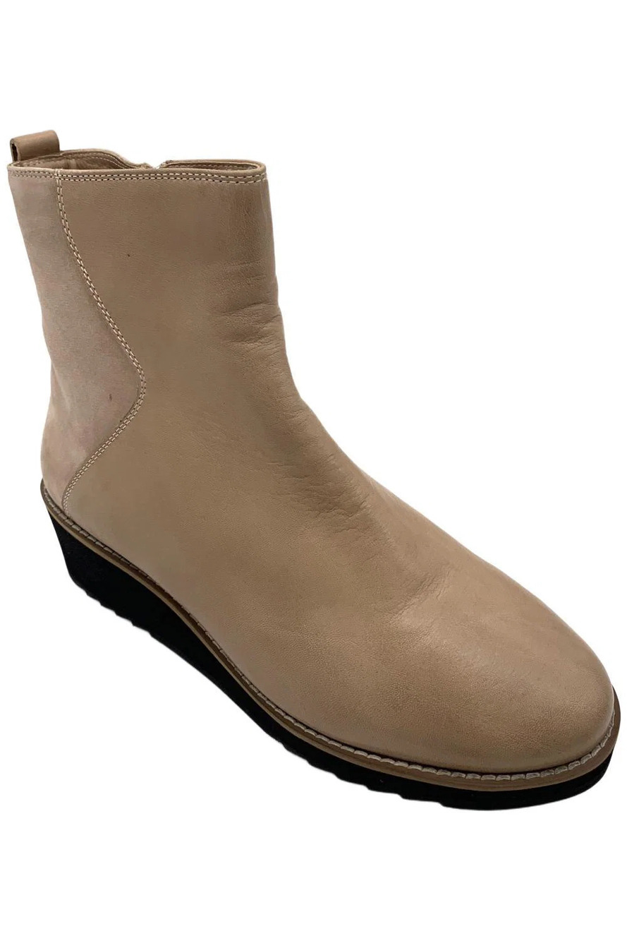 Trotters Women's Wynona Boots Taupe - Narrow